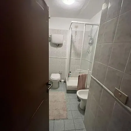 Ad Apartment